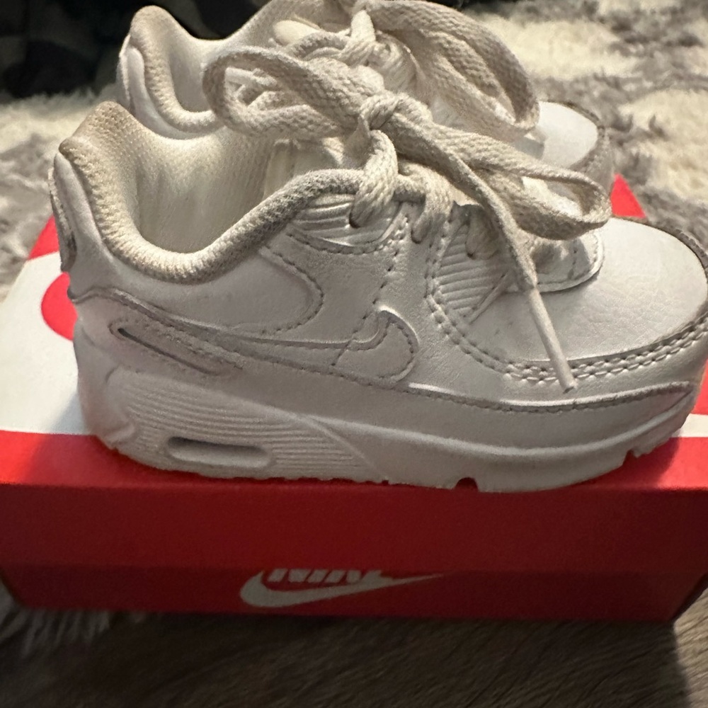 Nike White Sneakers Air Max 90 Classic Design